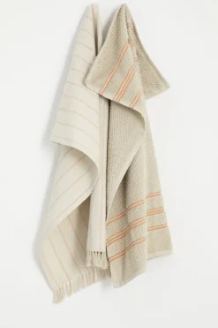 Beige gestreepte handdoek en theedoek terry