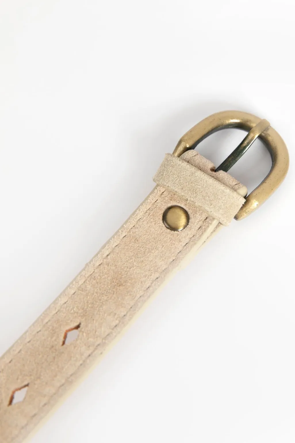 Beige suède riem met goudkleurige gesp