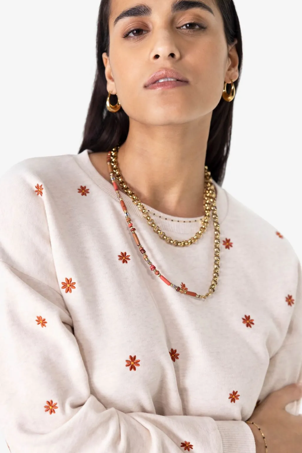 Beige sweater met embroidery