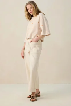 Beige sweater met embroidery