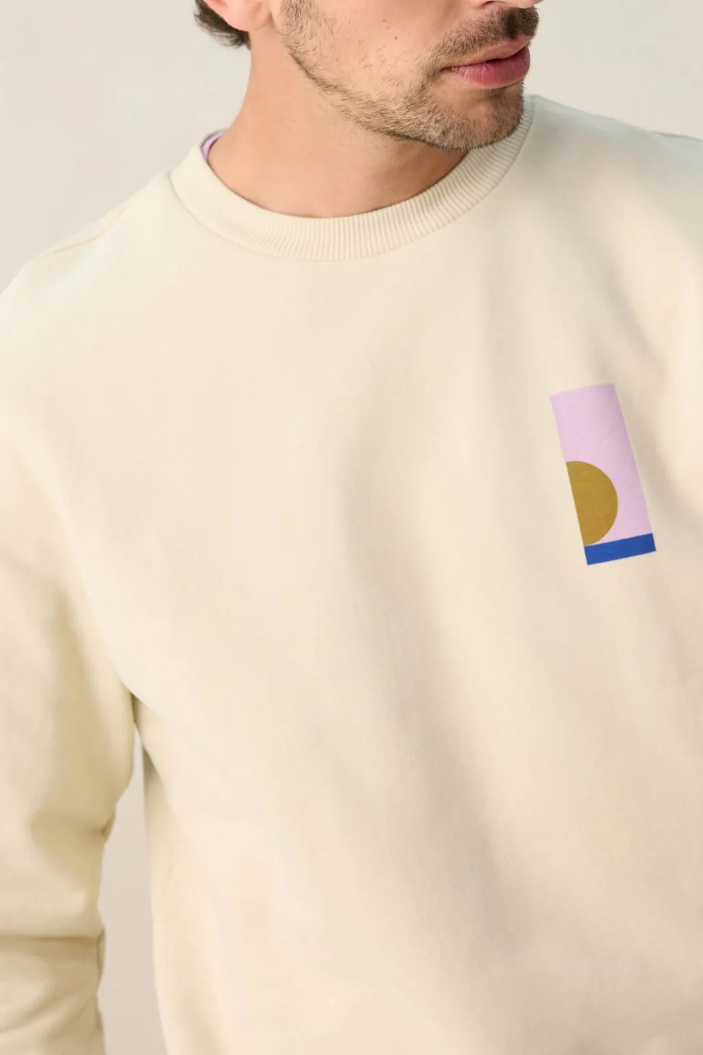 Beige sweater met grafische print
