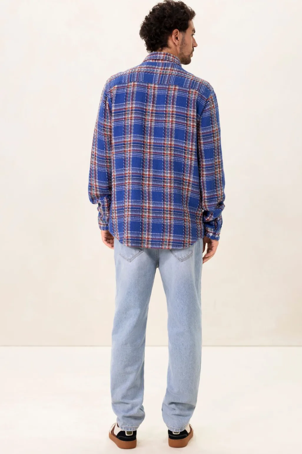 Blauw met rood geruit overhemd