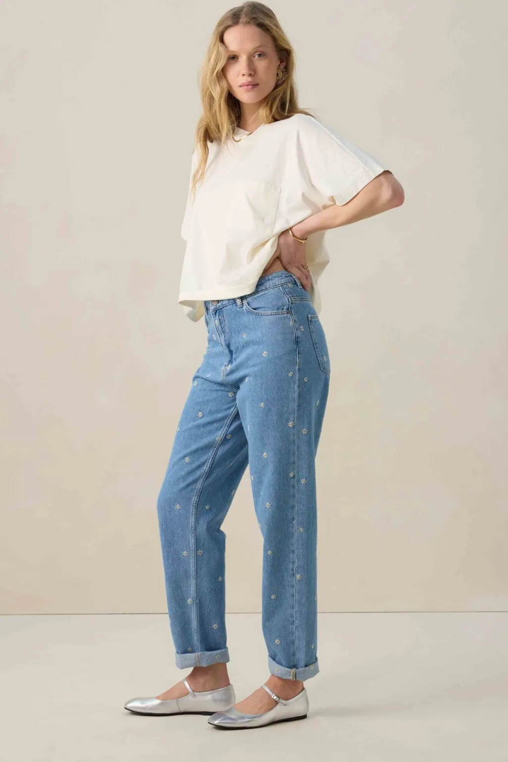 Blauwe high waist girlfriend jeans met embroidery