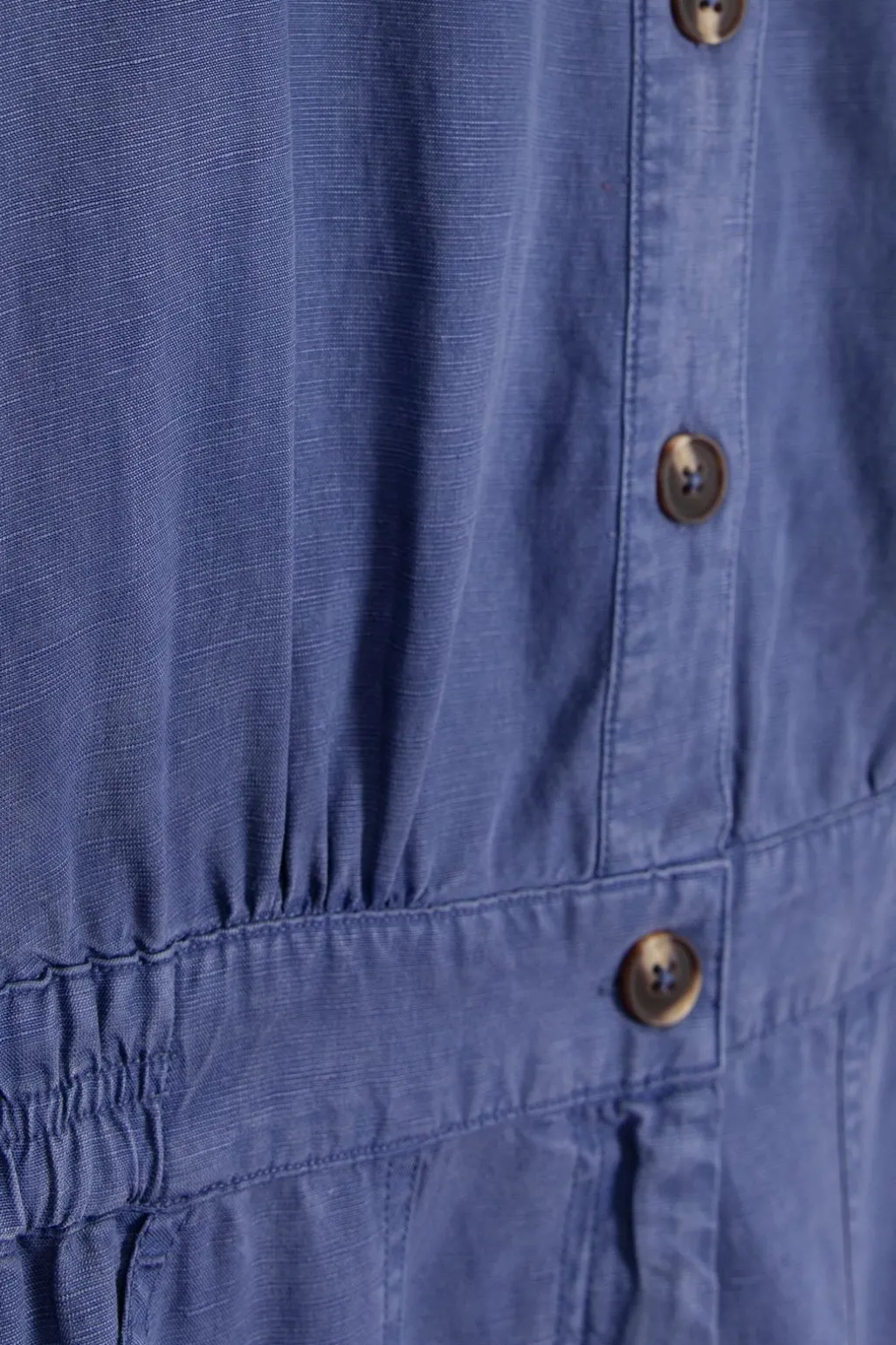 Blauwe jumpsuit met knopen