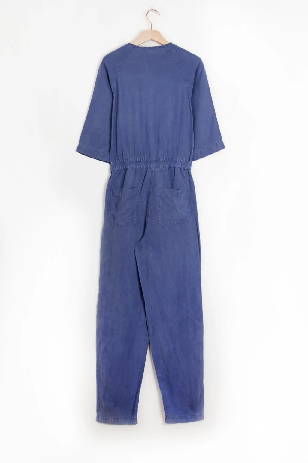 Blauwe jumpsuit met knopen