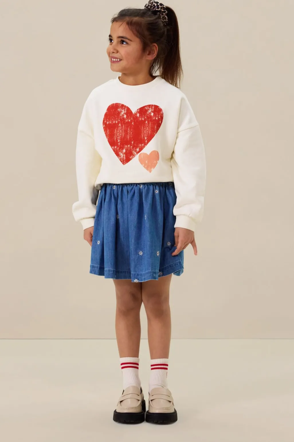 Blauwe rok met madeliefjes embroidery