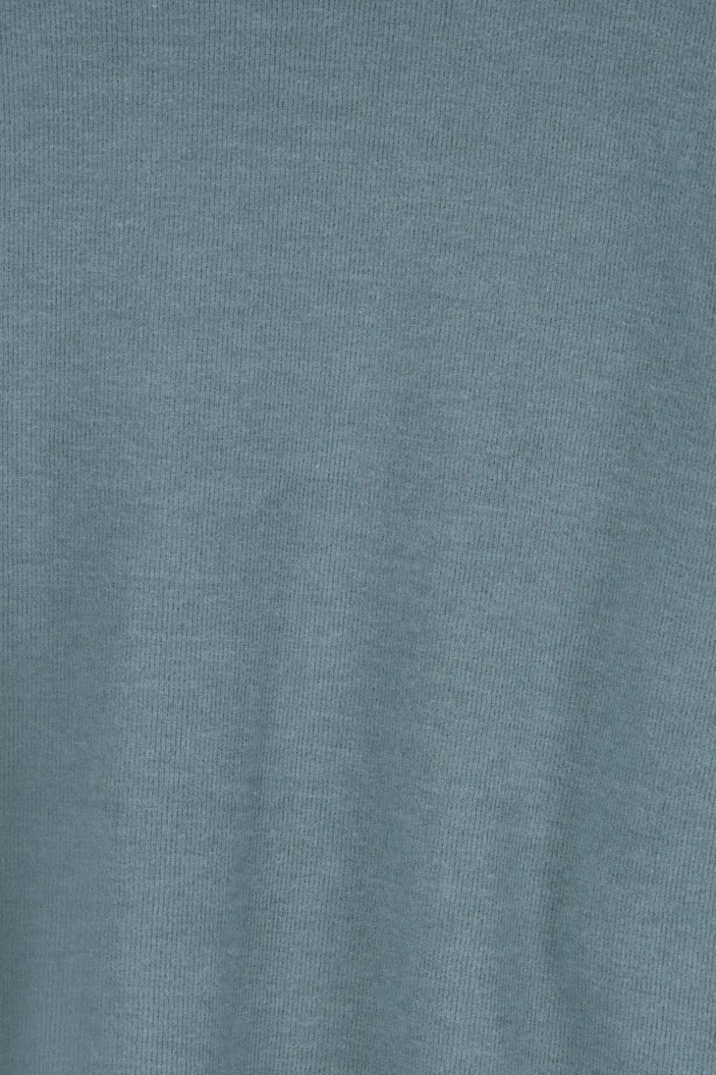 Blauwe sweater met hoge hals