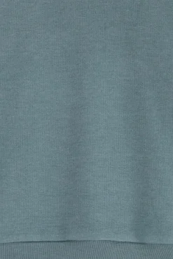 Blauwe sweater met hoge hals