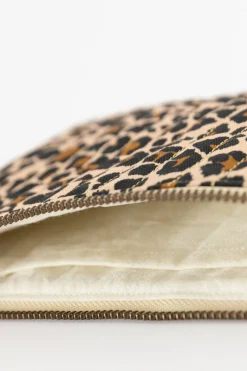 Bruine etui met leopard print