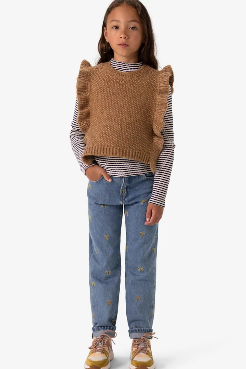 Bruine gebreide spencer met ruffles