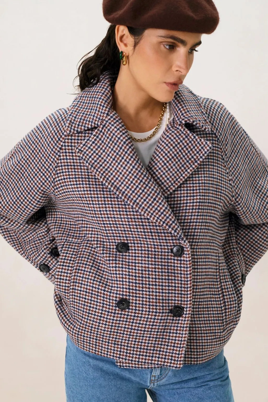 Bruine geruite trenchcoat