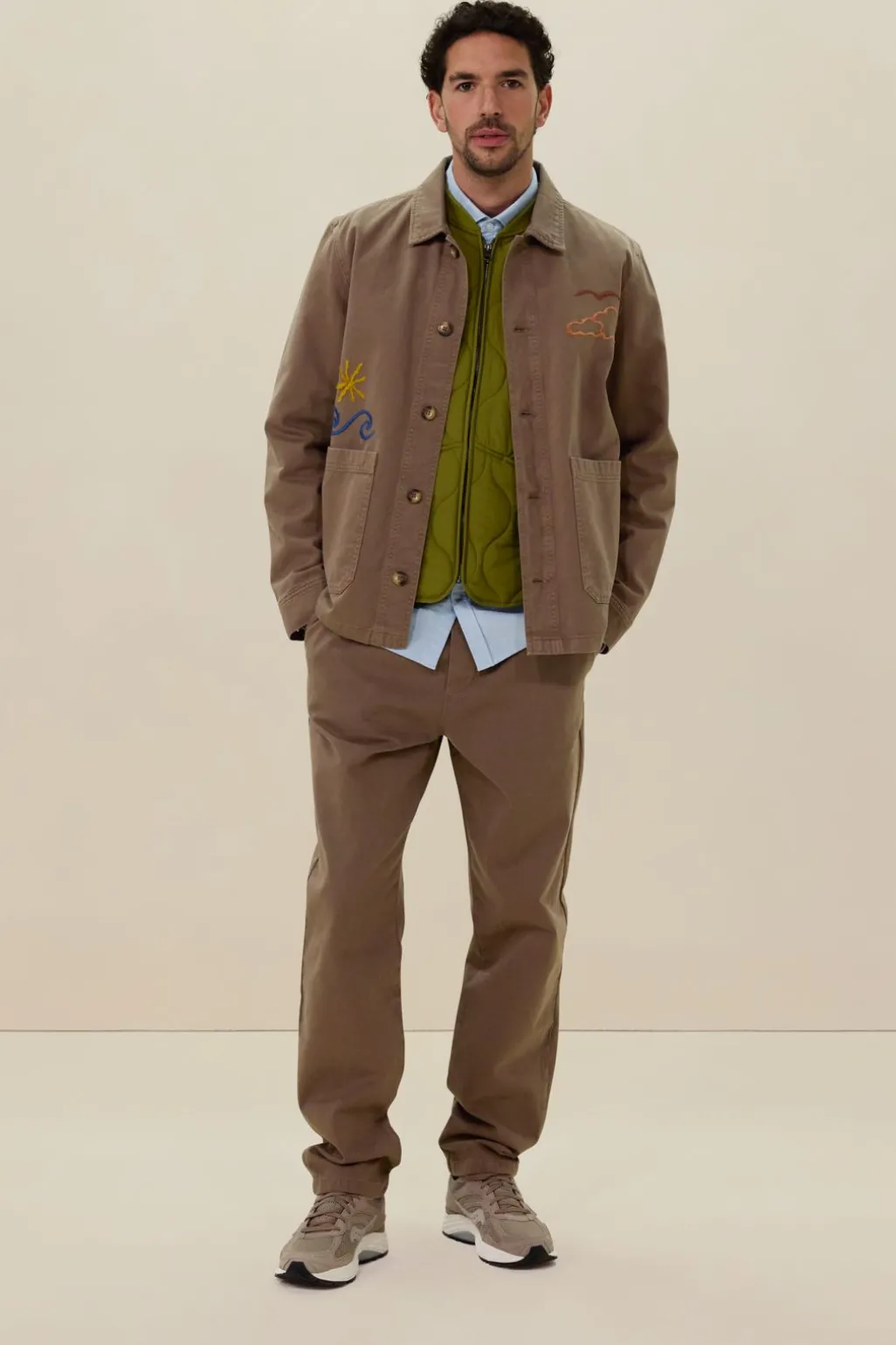 Bruine mid-rise chino met elastische taille