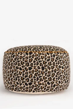 Bruine poef met leopard patroon