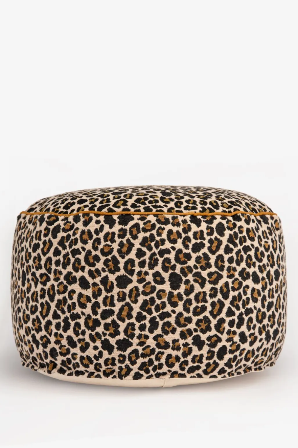 Bruine poef met leopard patroon