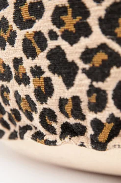 Bruine poef met leopard patroon