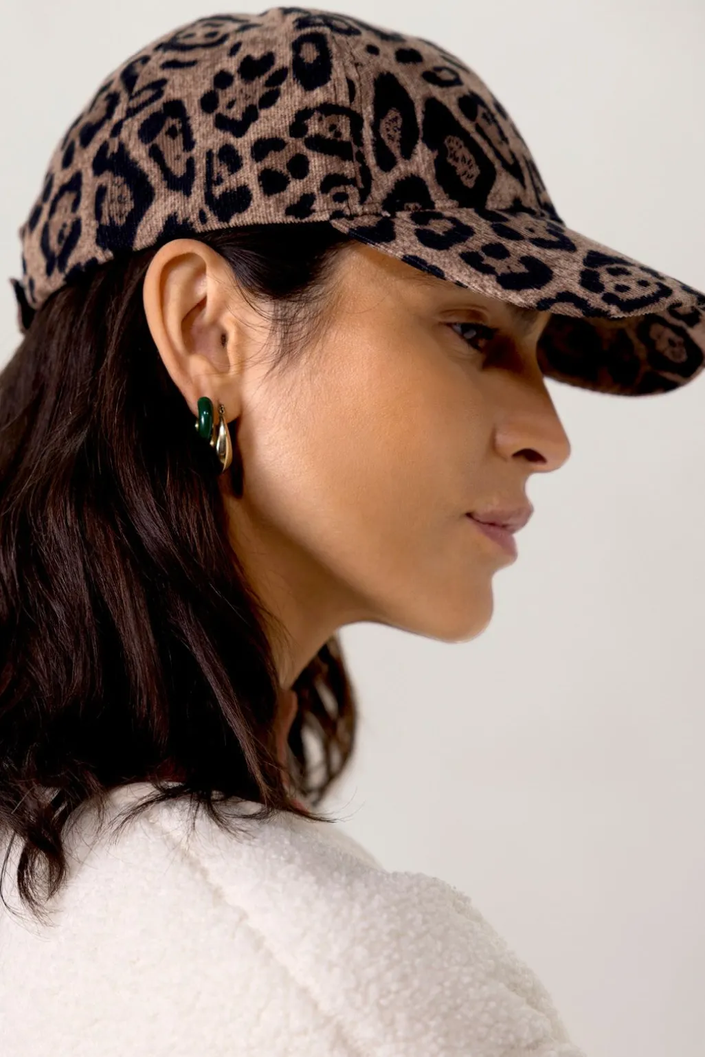 Bruine ribstof pet met leopard print