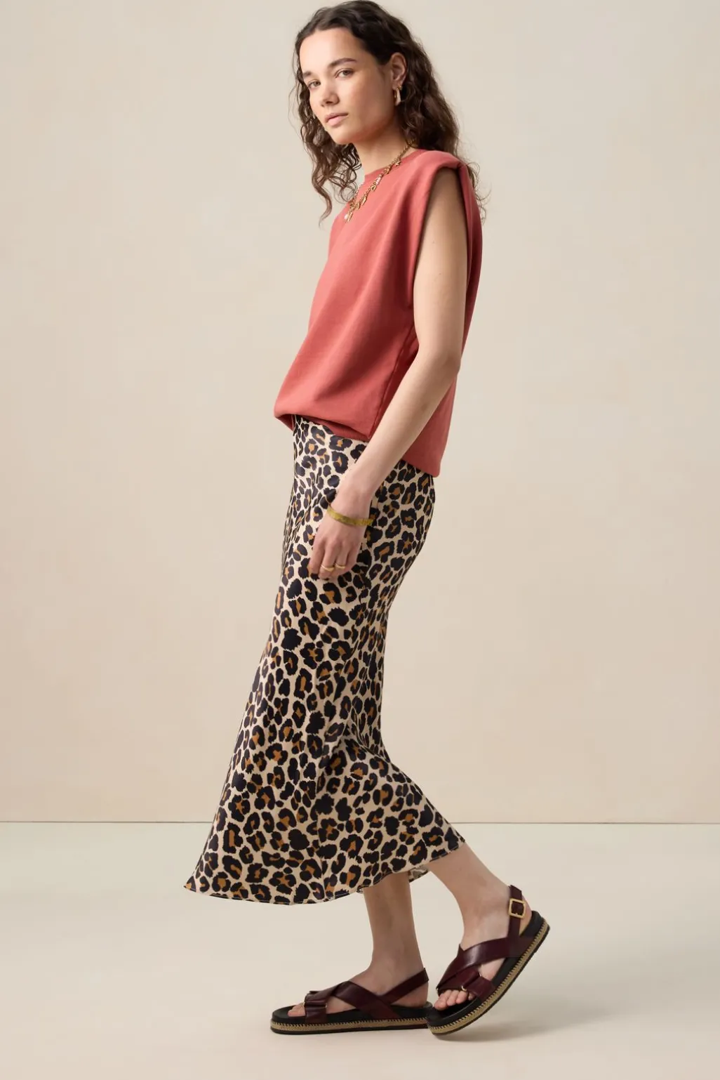 Bruine satijnen rok met leopard print
