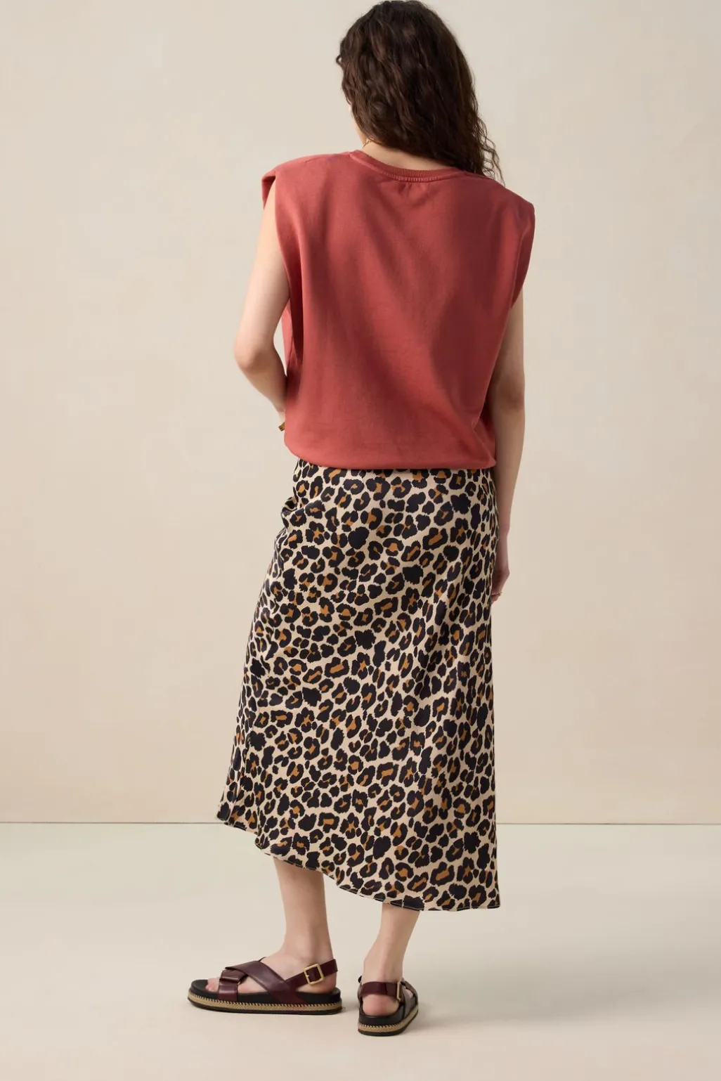 Bruine satijnen rok met leopard print