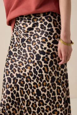 Bruine satijnen rok met leopard print
