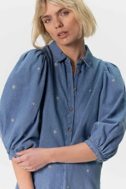 Denim jurk met pofmouwen en madeliefjes embroidery