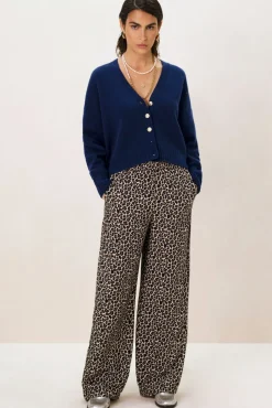 Donkerblauw vest met gouden knopen