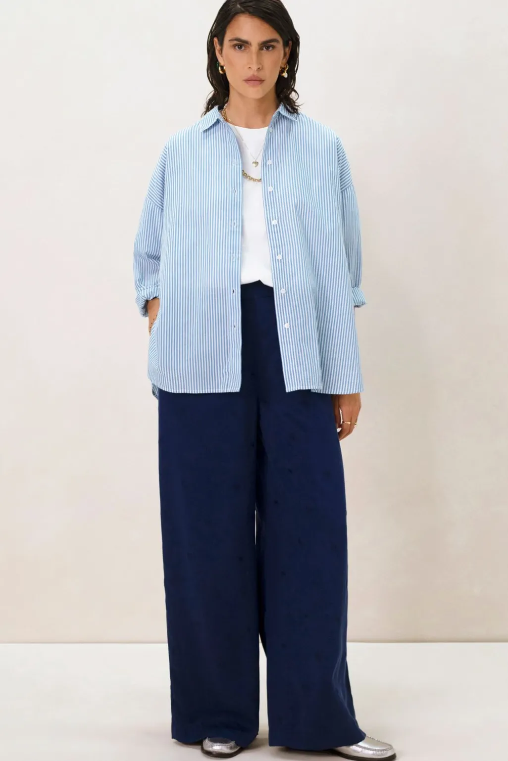 Donkerblauwe high waist pantalon met embroidery