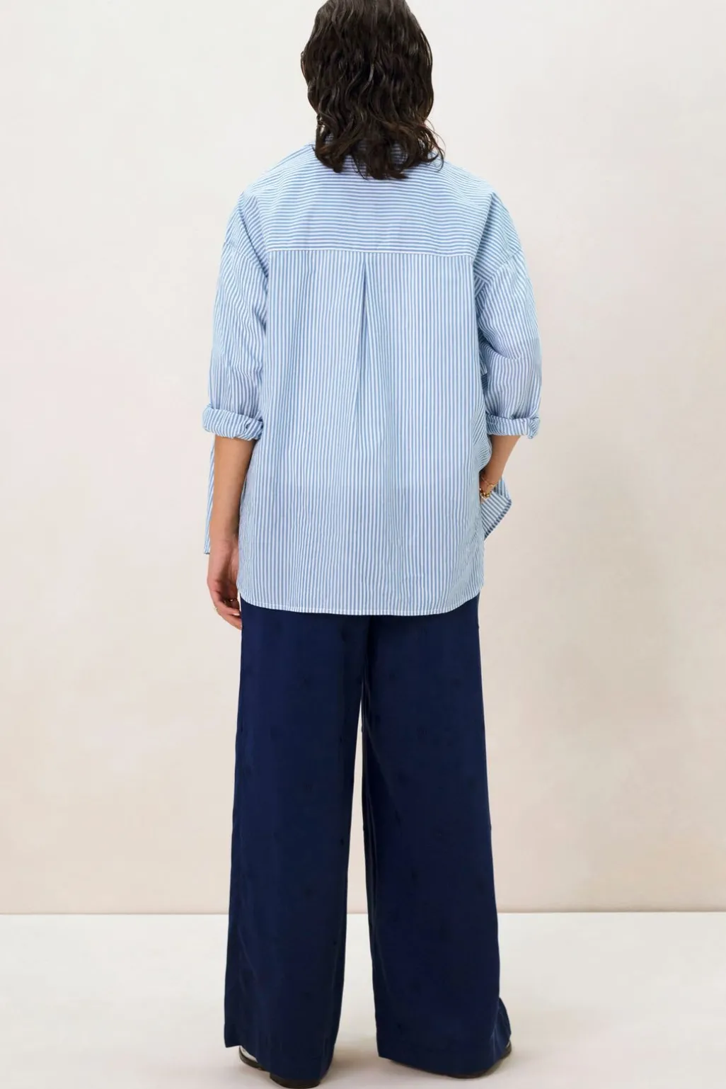 Donkerblauwe high waist pantalon met embroidery