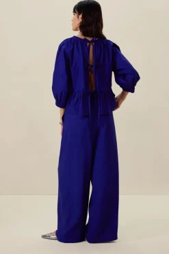 Donkerblauwe top met ruffle