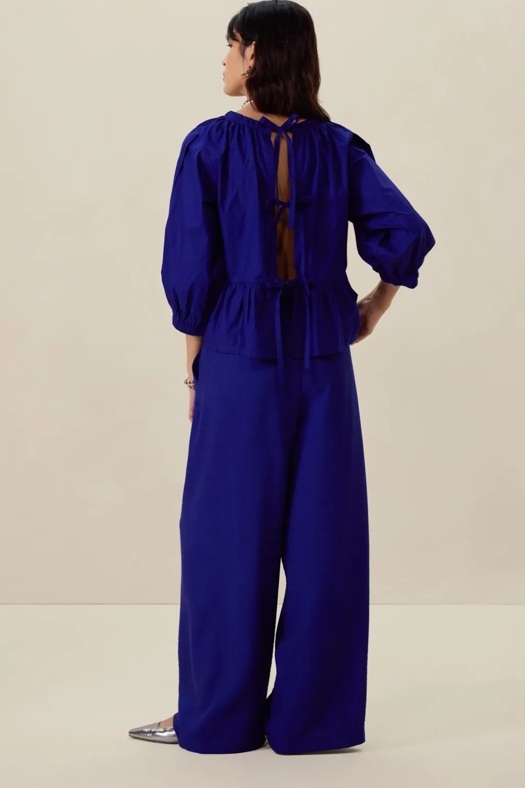 Donkerblauwe top met ruffle