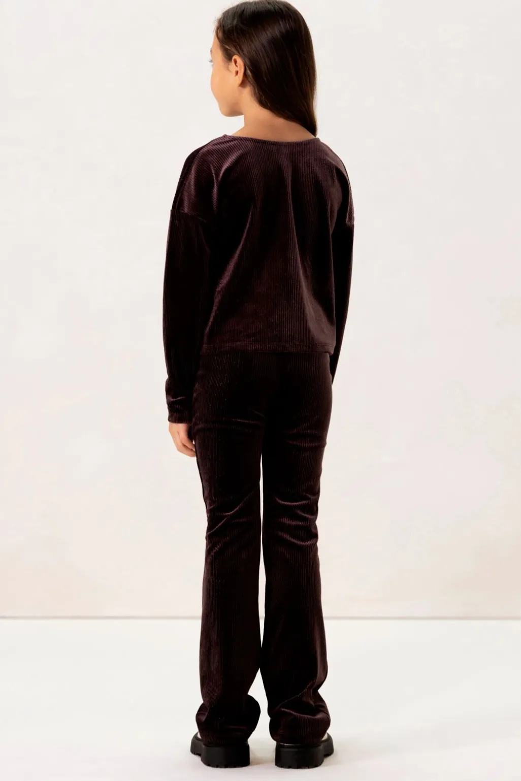 Donkerbruine longsleeve met knoopdetail