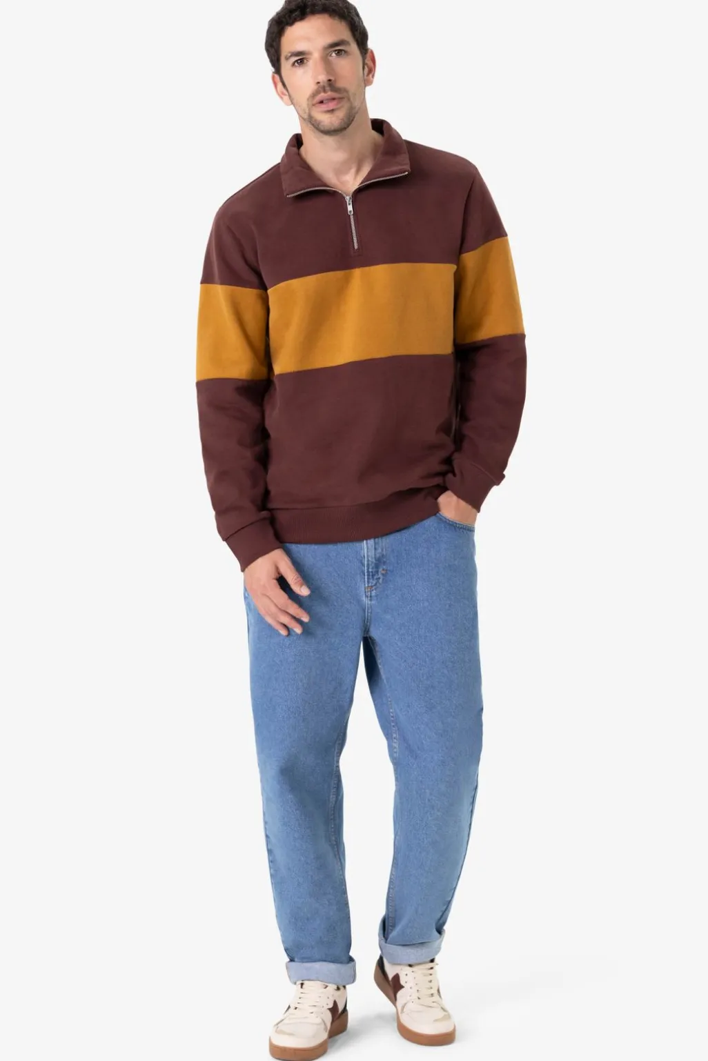 Donkerbruine sweater met streep