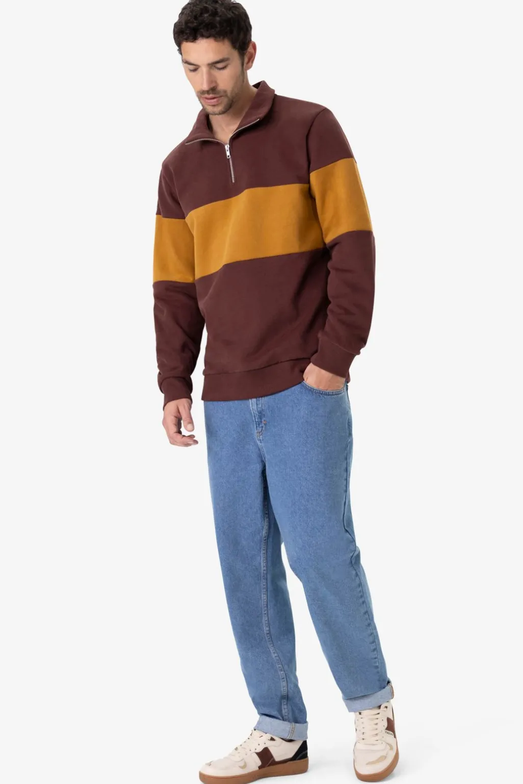 Donkerbruine sweater met streep