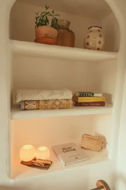 Donkergele geblokte toilettas