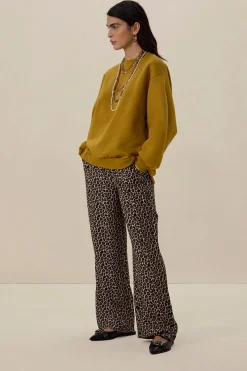 Donkergele oversized sweater