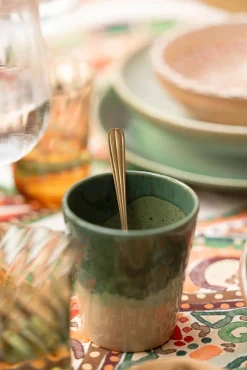 Donkergroene koffiemokken met kleurenoverloop