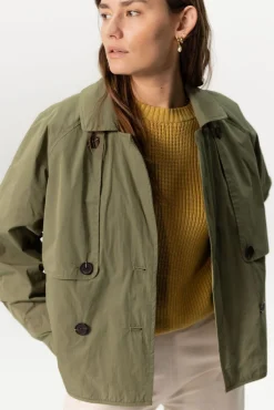 Donkergroene korte trenchcoat