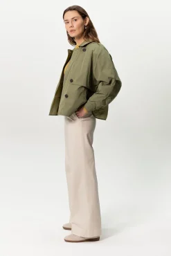 Donkergroene korte trenchcoat