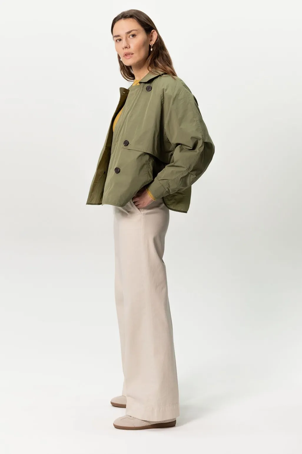 Donkergroene korte trenchcoat