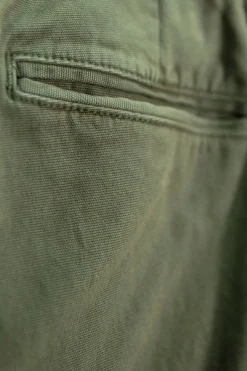 Donkergroene mid-rise katoenen chino