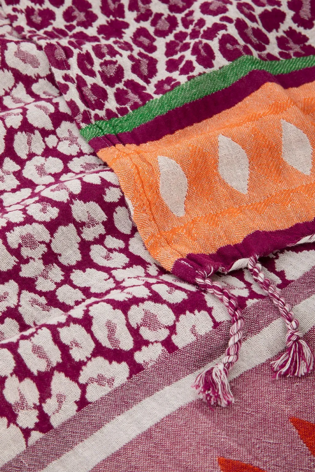 Donkerpaarse hamamdoek met leopard print