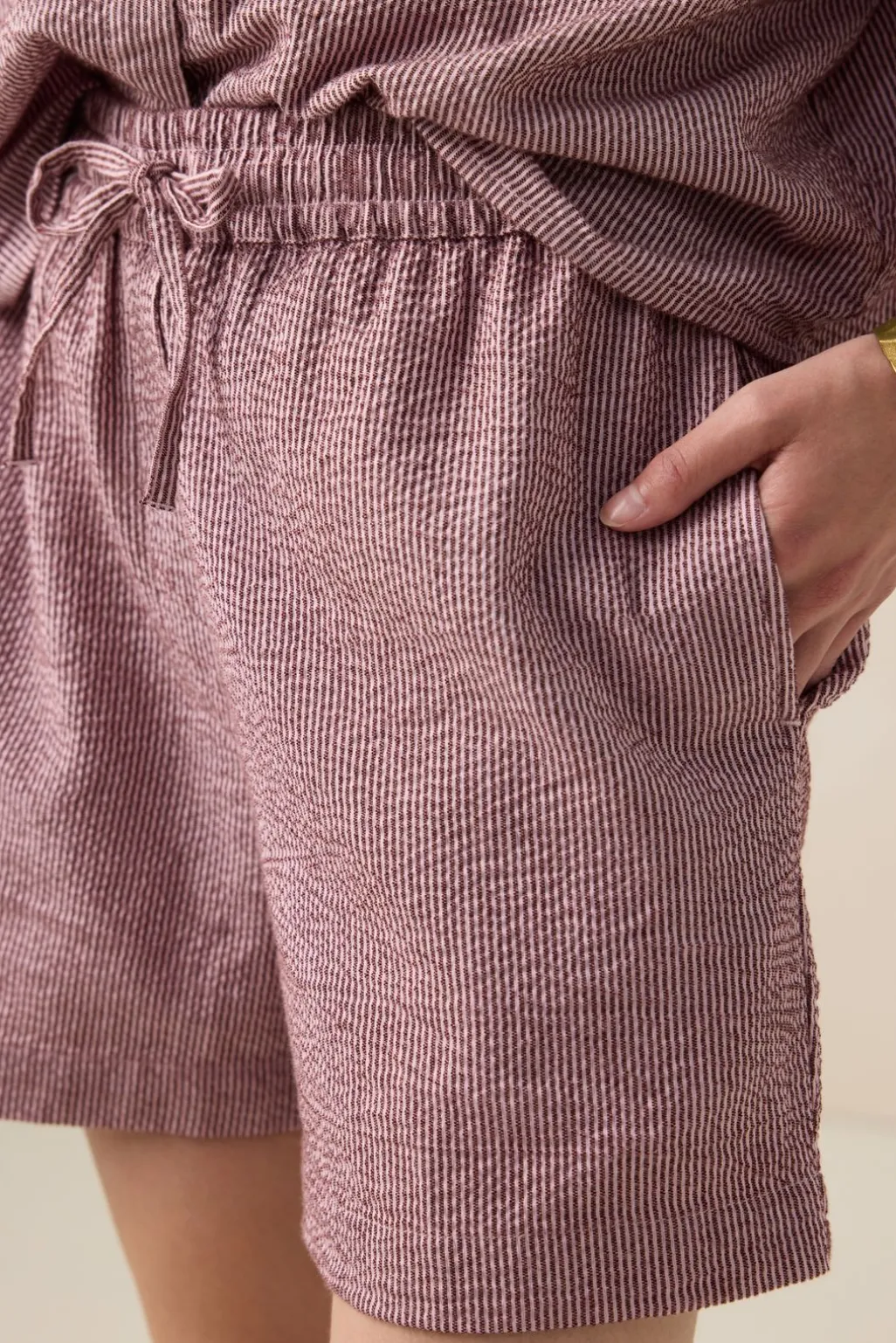 Donkerrode gestreepte short