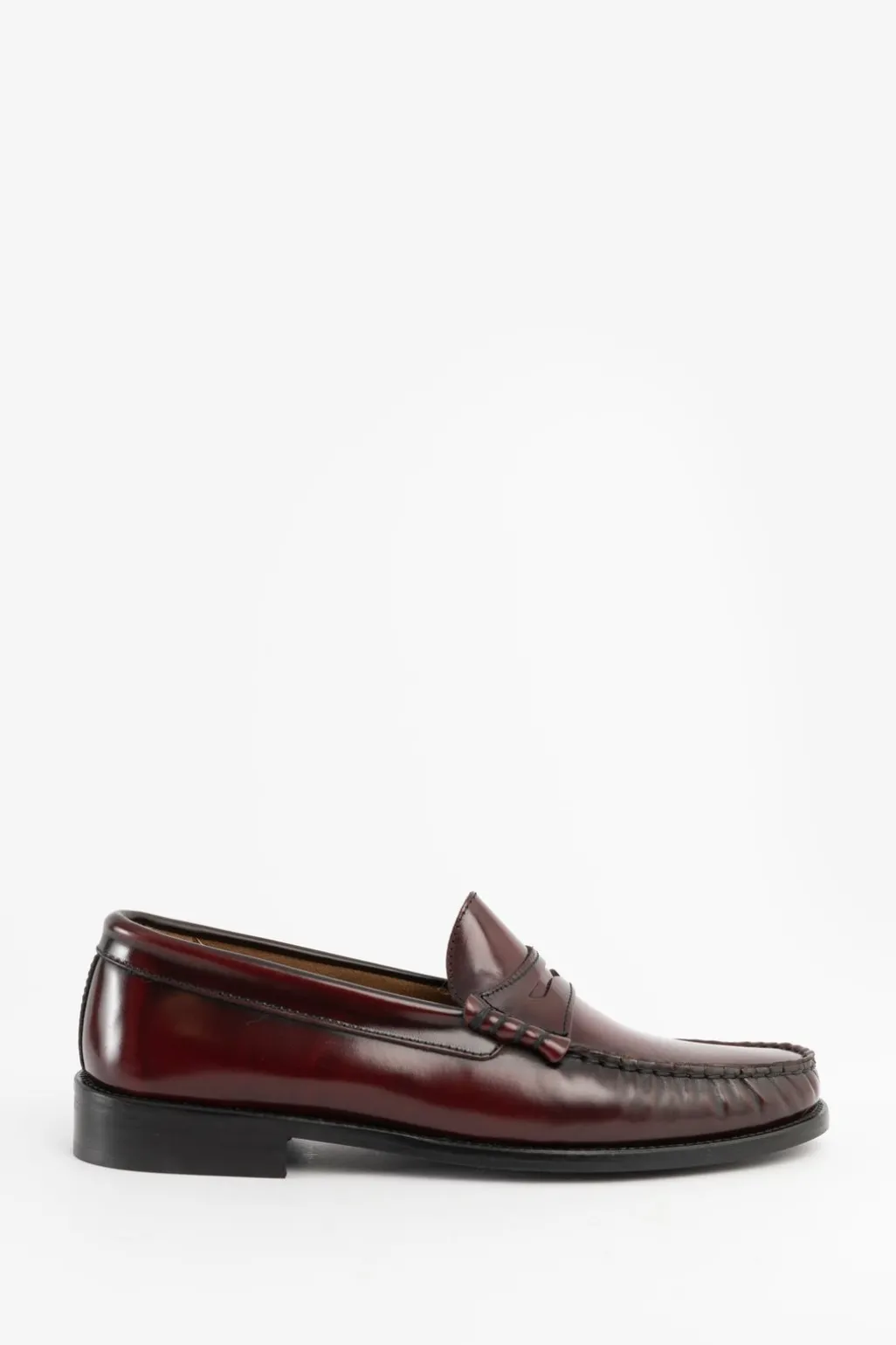 Donkerrode leren loafers