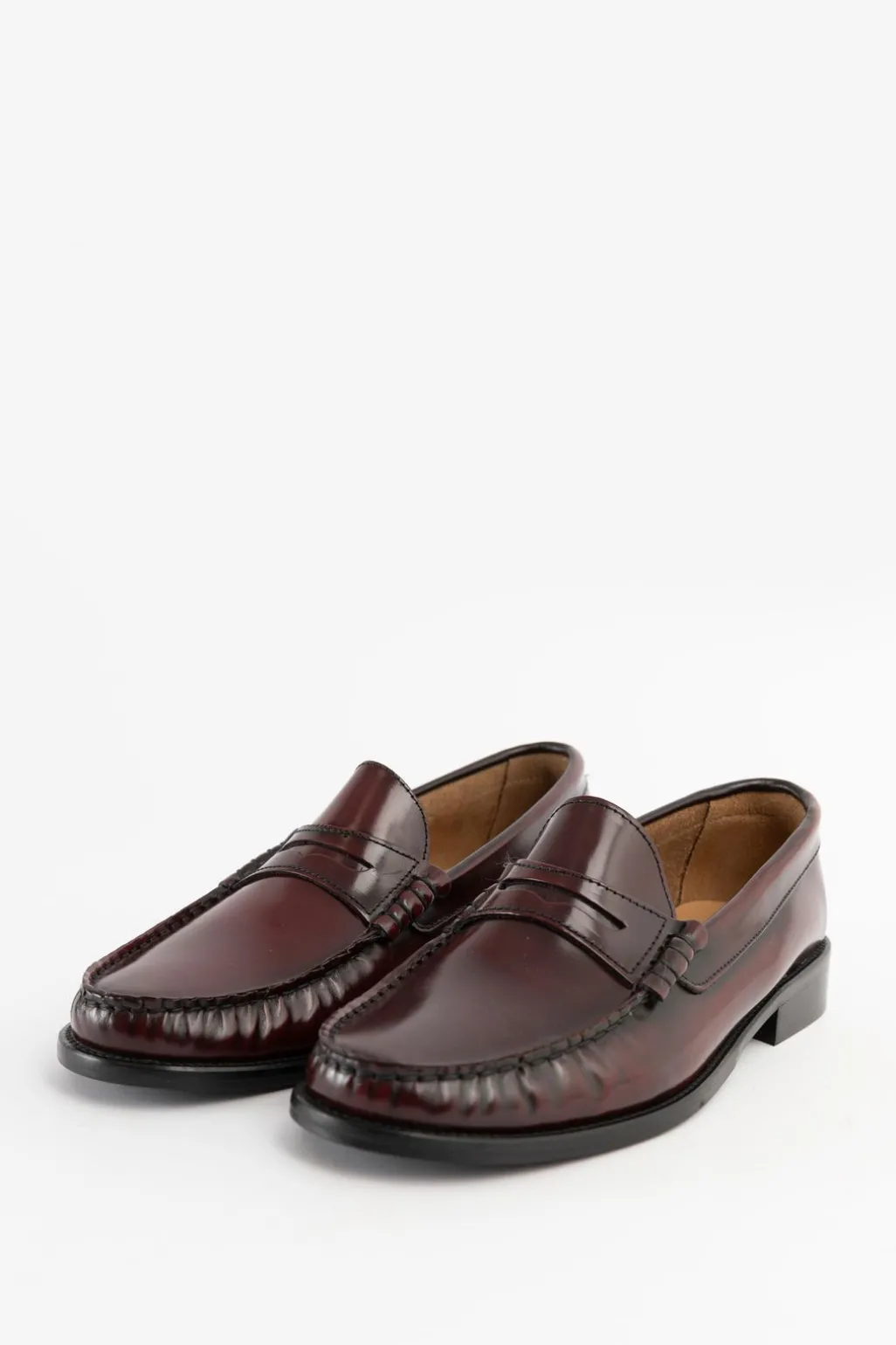 Donkerrode leren loafers