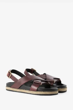 Donkerrode plateau sandalen