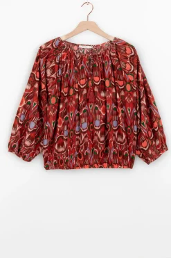 Donkerrode top met ikat print