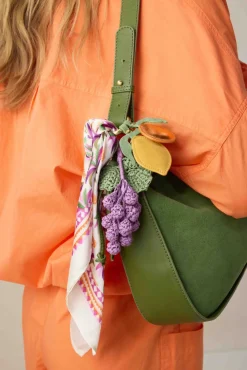 Gele bag charm met fruit