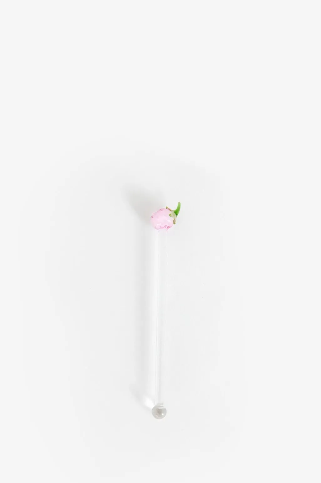 Glazen cocktail roerstaafje met aardbei