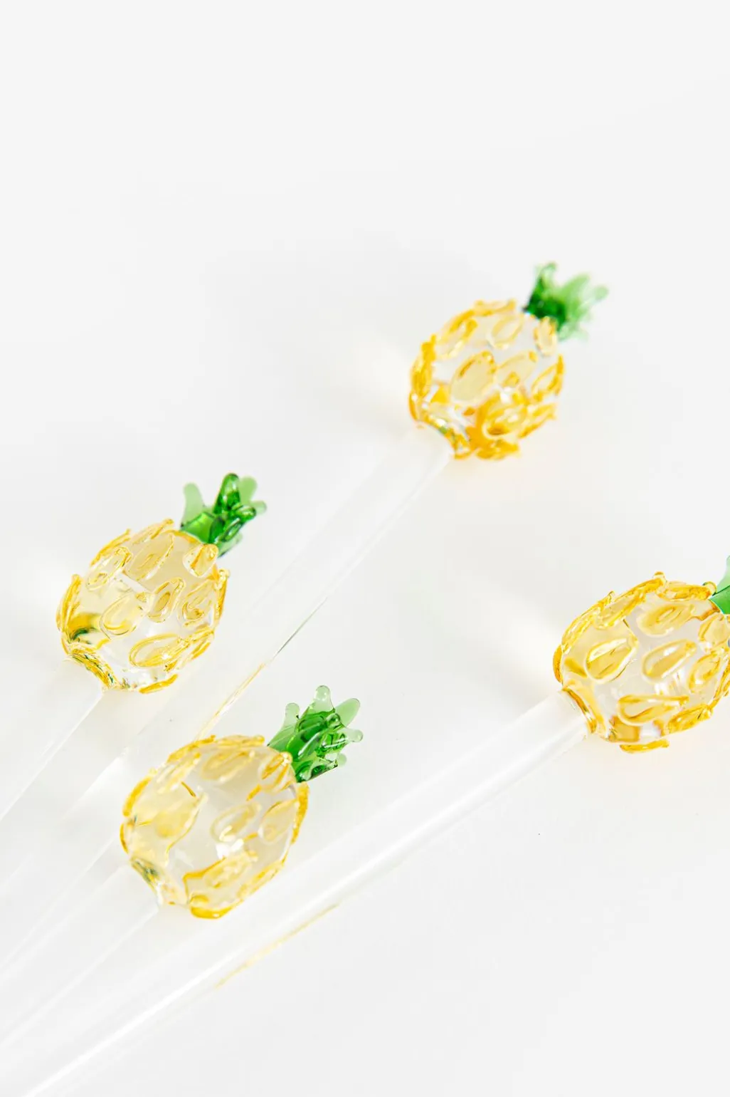Glazen cocktail roerstaafje met ananas