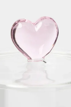 Glazen pot met roze hartje