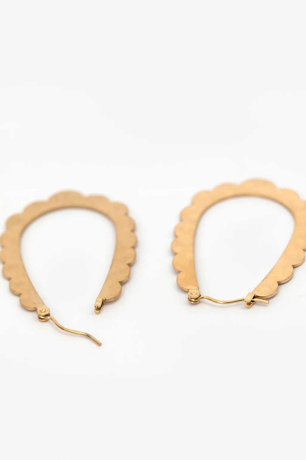 Gold plated ovale oorbellen